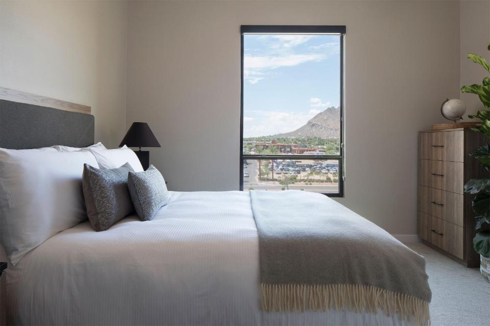 Designer Furnished 2 Bedroom Apt in Old Town interior